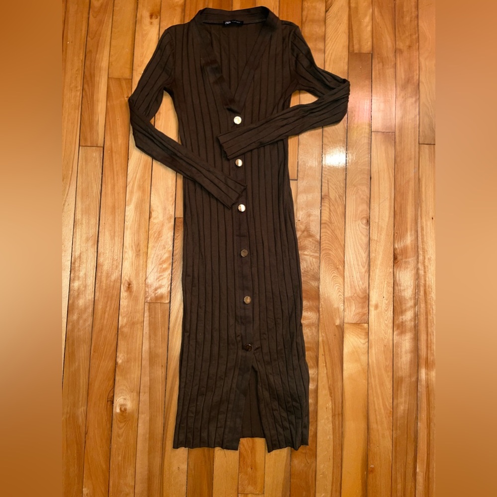 Zara V-neck Ribbed Midi Dress in Army Green!